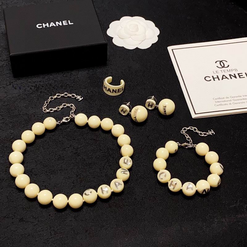 Chanel Suits 07yxs13